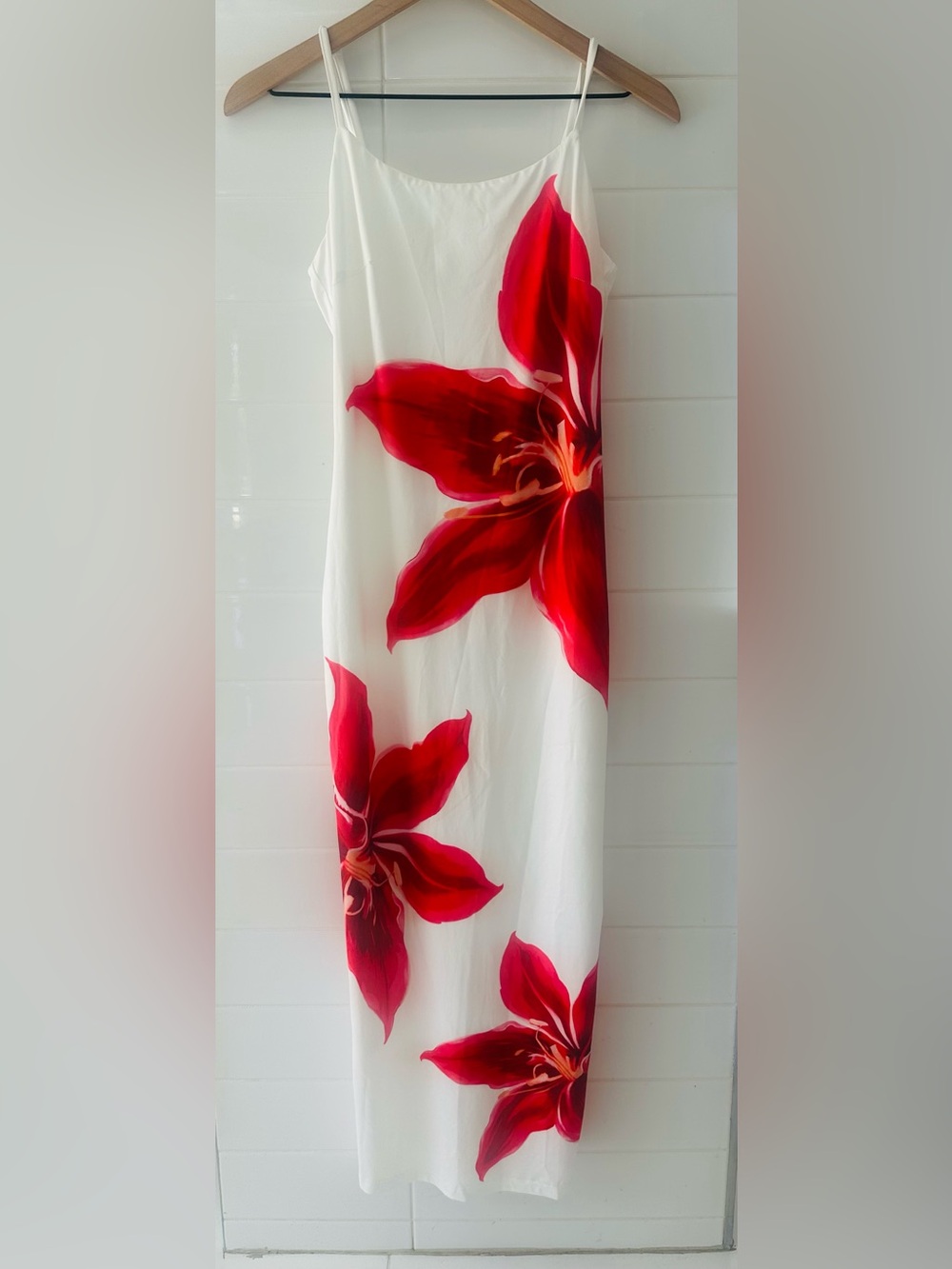 Zesica White Maxi Hibiscus Slip Dress with Red Floral - Picture 2 of 7